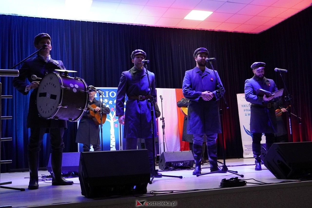 Koncert „Patriotyczne serca w wykonaniu zespołu Ferajna z Hoovera w Goworowie [12.11.2024] - zdjęcie #23 - eOstroleka.pl
