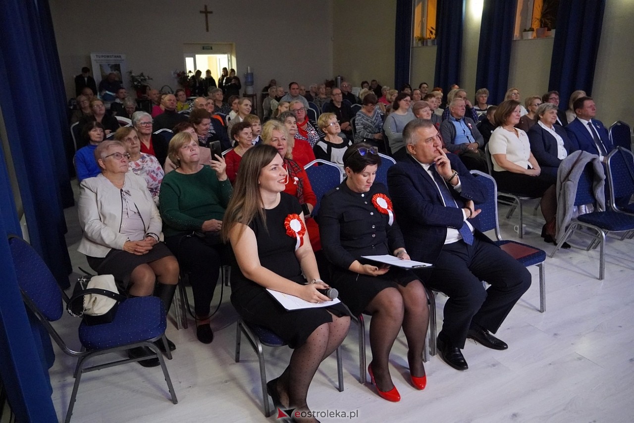 Koncert „Patriotyczne serca w wykonaniu zespołu Ferajna z Hoovera w Goworowie [12.11.2024] - zdjęcie #22 - eOstroleka.pl