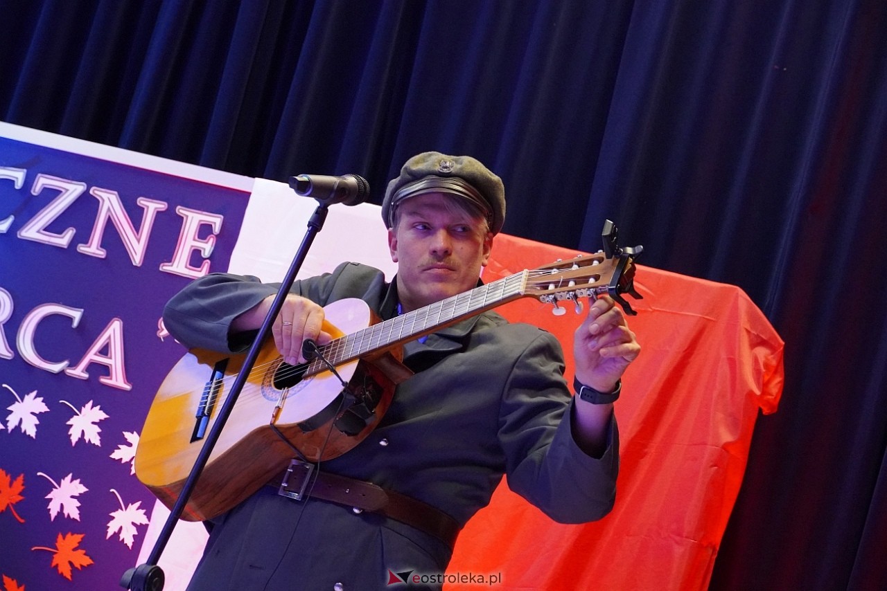 Koncert „Patriotyczne serca w wykonaniu zespołu Ferajna z Hoovera w Goworowie [12.11.2024] - zdjęcie #14 - eOstroleka.pl