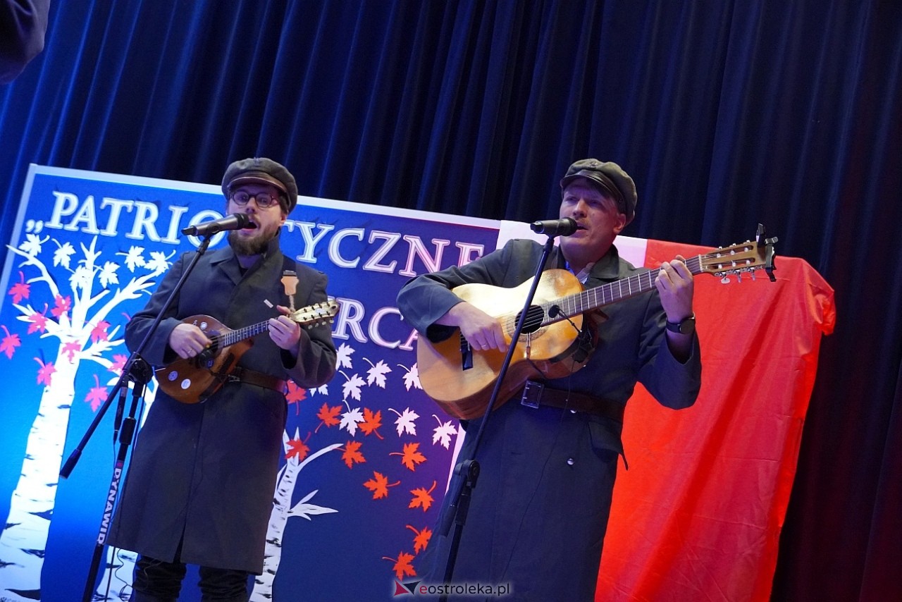 Koncert „Patriotyczne serca w wykonaniu zespołu Ferajna z Hoovera w Goworowie [12.11.2024] - zdjęcie #9 - eOstroleka.pl