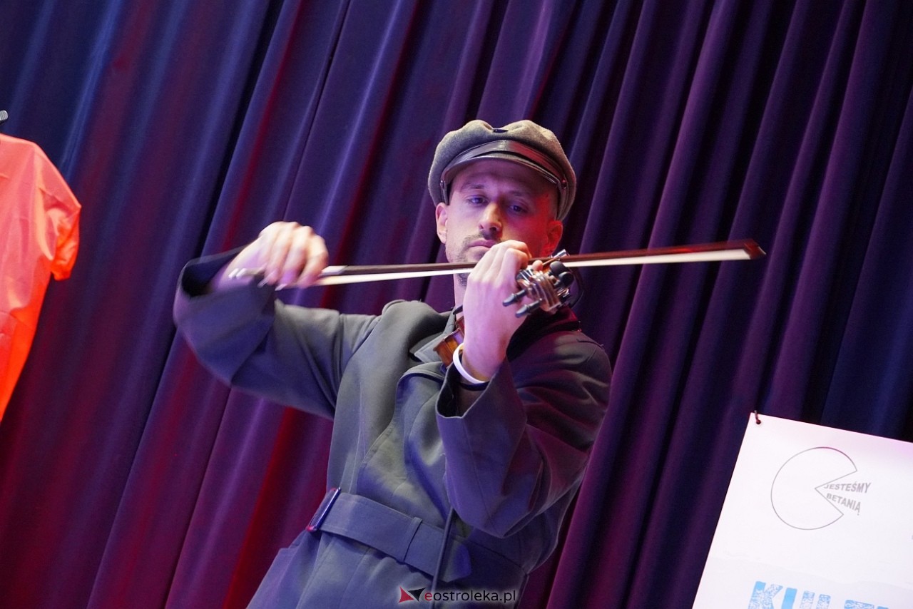 Koncert „Patriotyczne serca w wykonaniu zespołu Ferajna z Hoovera w Goworowie [12.11.2024] - zdjęcie #7 - eOstroleka.pl