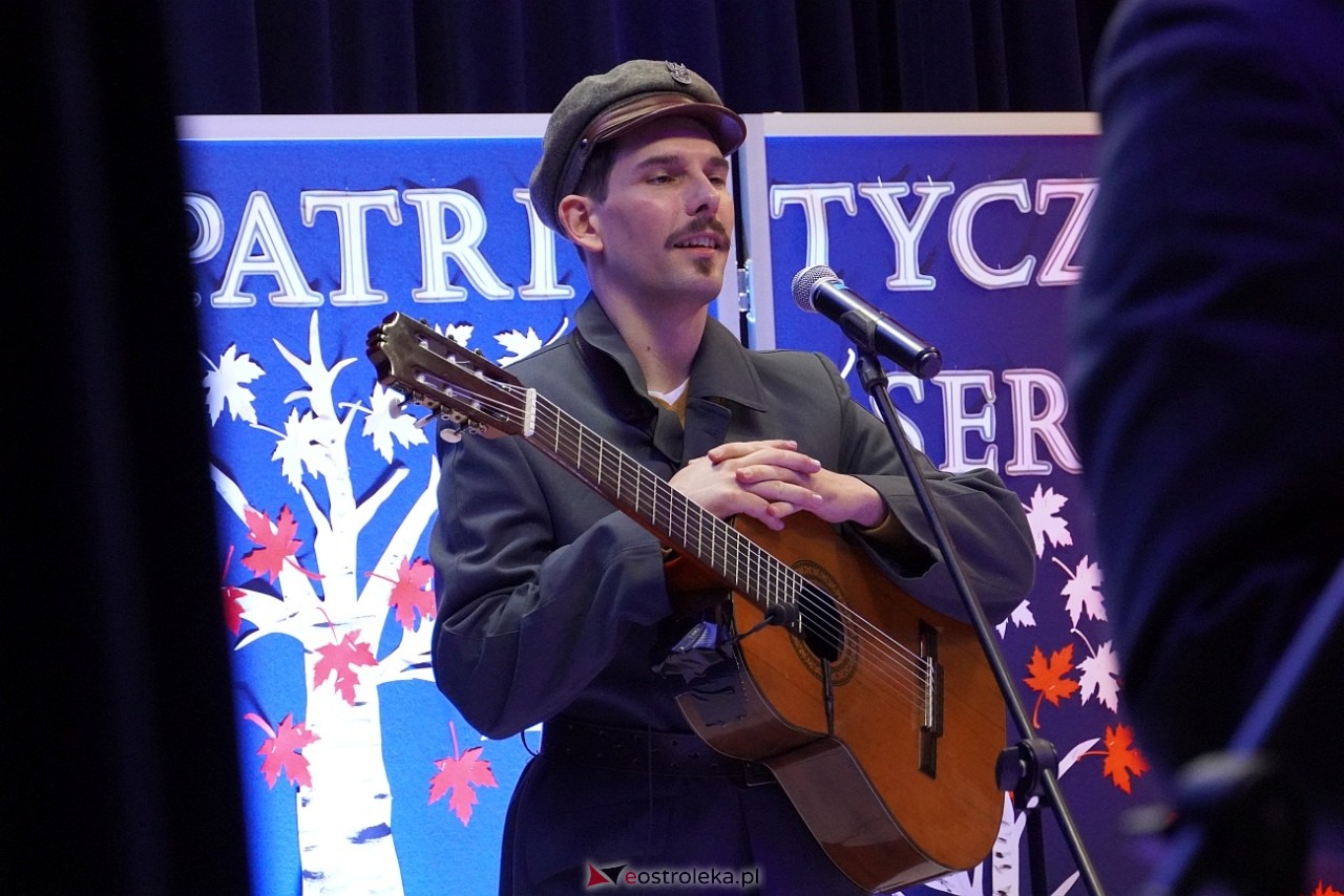 Koncert „Patriotyczne serca w wykonaniu zespołu Ferajna z Hoovera w Goworowie [12.11.2024] - zdjęcie #6 - eOstroleka.pl