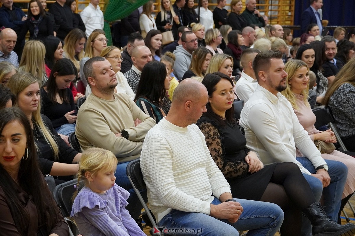 Pasowanie na ucznia w Szkole Podstawowej nr 6 w Ostrołęce [14.11.2024] - zdjęcie #110 - eOstroleka.pl