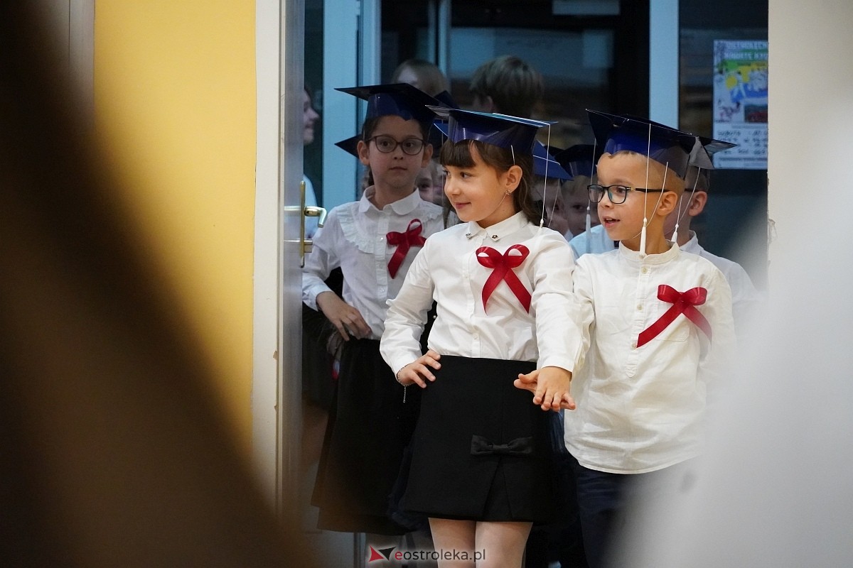 Pasowanie na ucznia w Szkole Podstawowej nr 6 w Ostrołęce [14.11.2024] - zdjęcie #98 - eOstroleka.pl