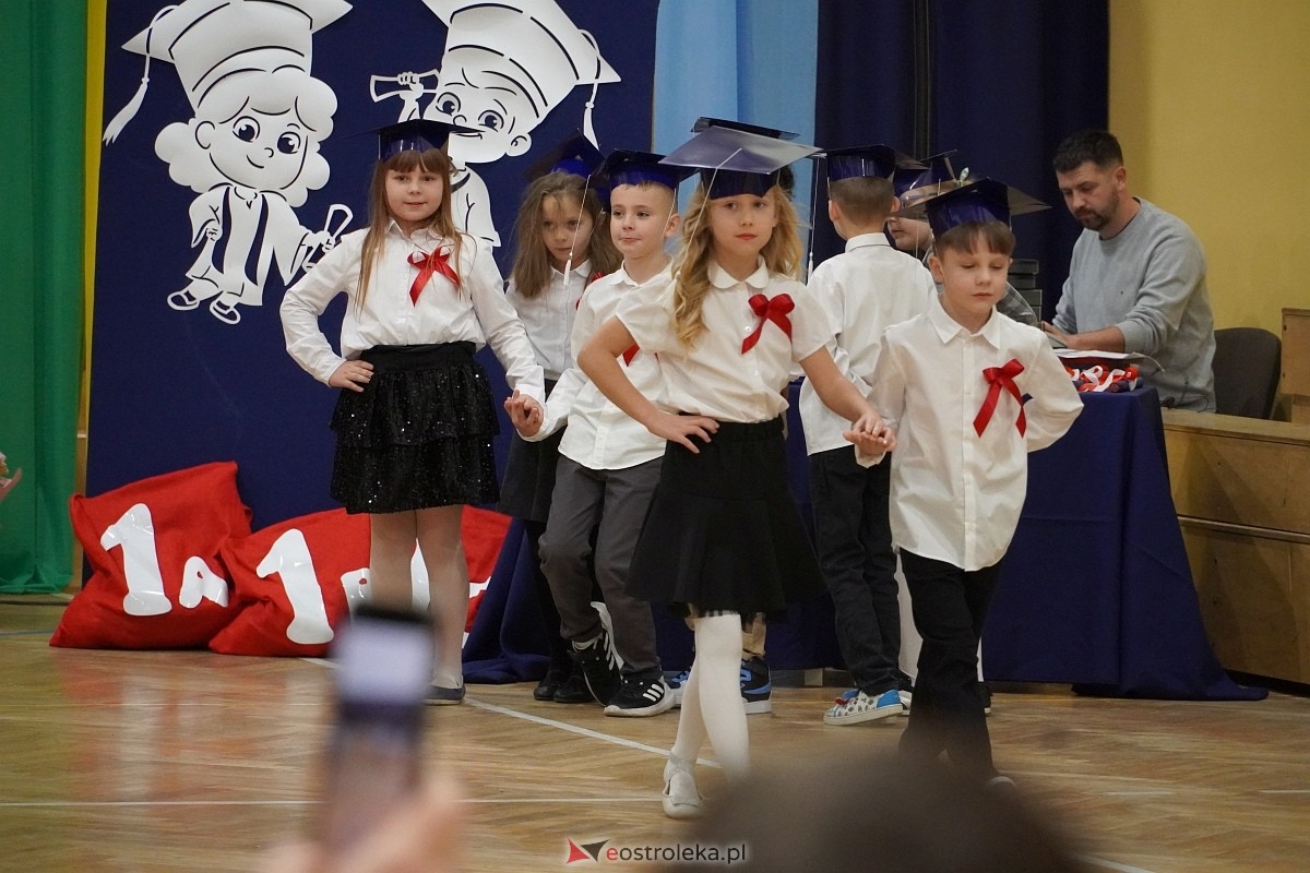 Pasowanie na ucznia w Szkole Podstawowej nr 6 w Ostrołęce [14.11.2024] - zdjęcie #59 - eOstroleka.pl