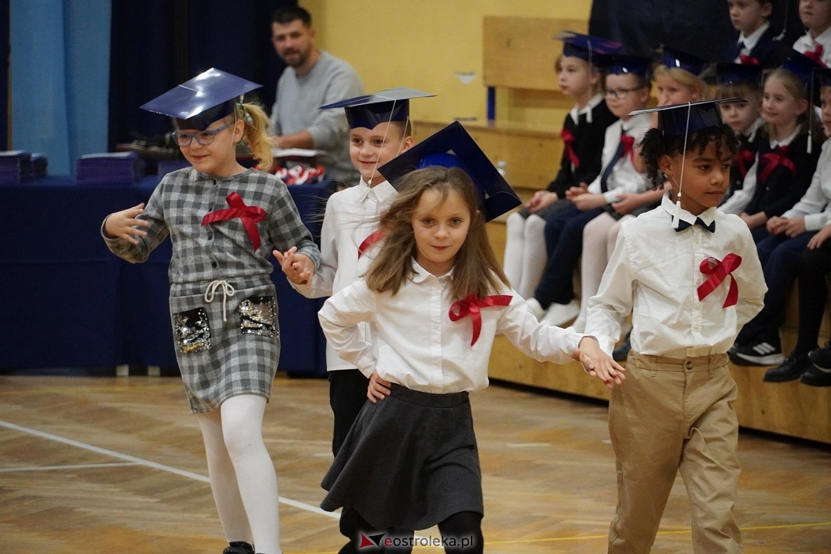 Pasowanie na ucznia w Szkole Podstawowej nr 6 w Ostrołęce [14.11.2024] - zdjęcie #57 - eOstroleka.pl
