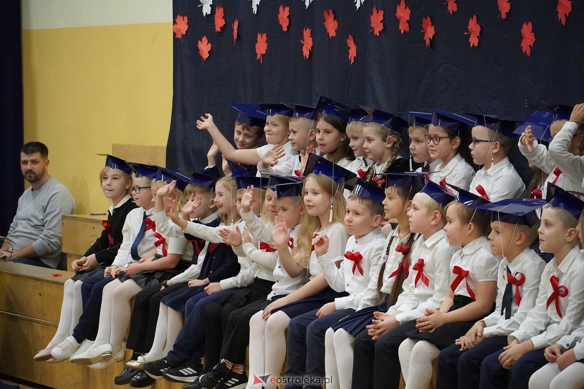 Pasowanie na ucznia w Szkole Podstawowej nr 6 w Ostrołęce [14.11.2024] - zdjęcie #51 - eOstroleka.pl