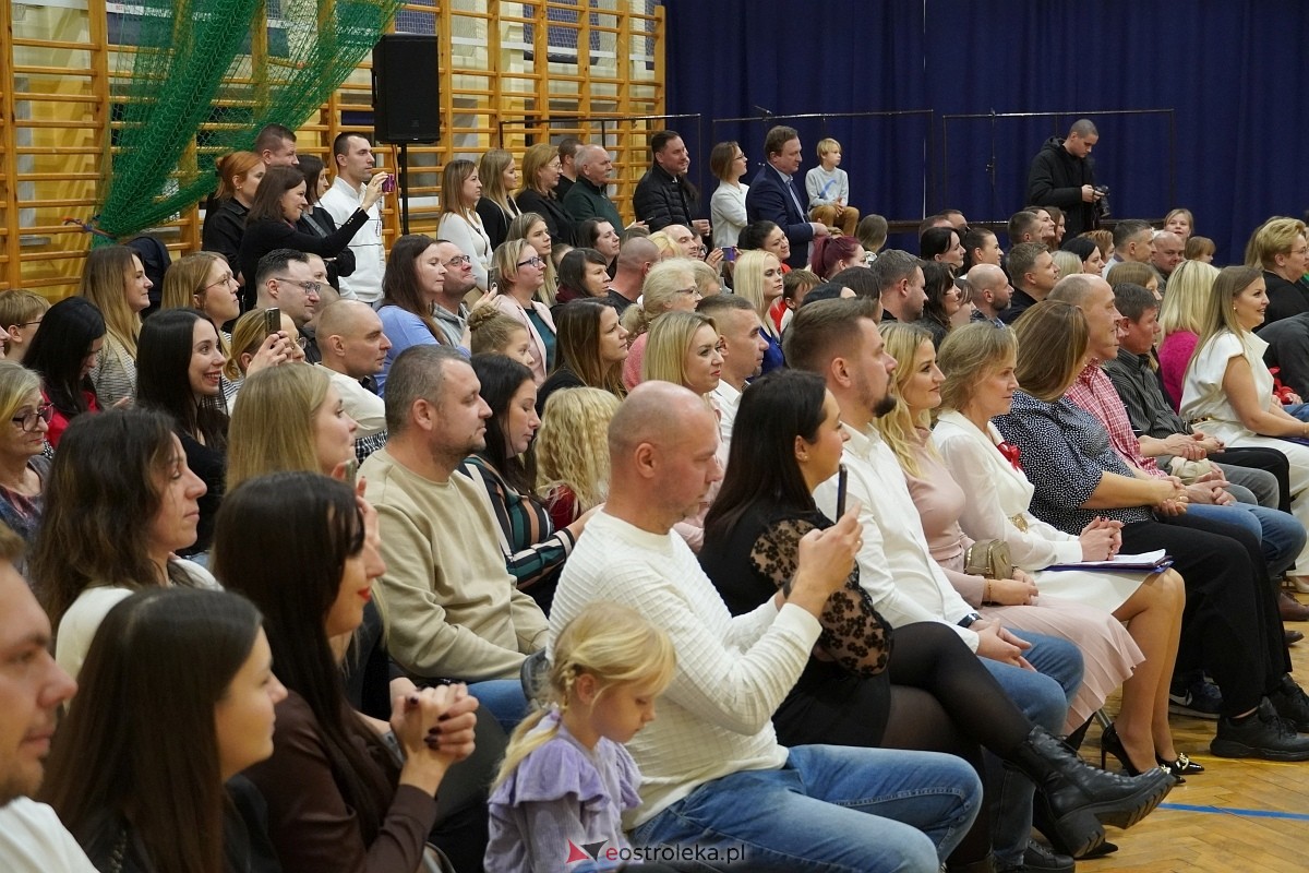 Pasowanie na ucznia w Szkole Podstawowej nr 6 w Ostrołęce [14.11.2024] - zdjęcie #50 - eOstroleka.pl