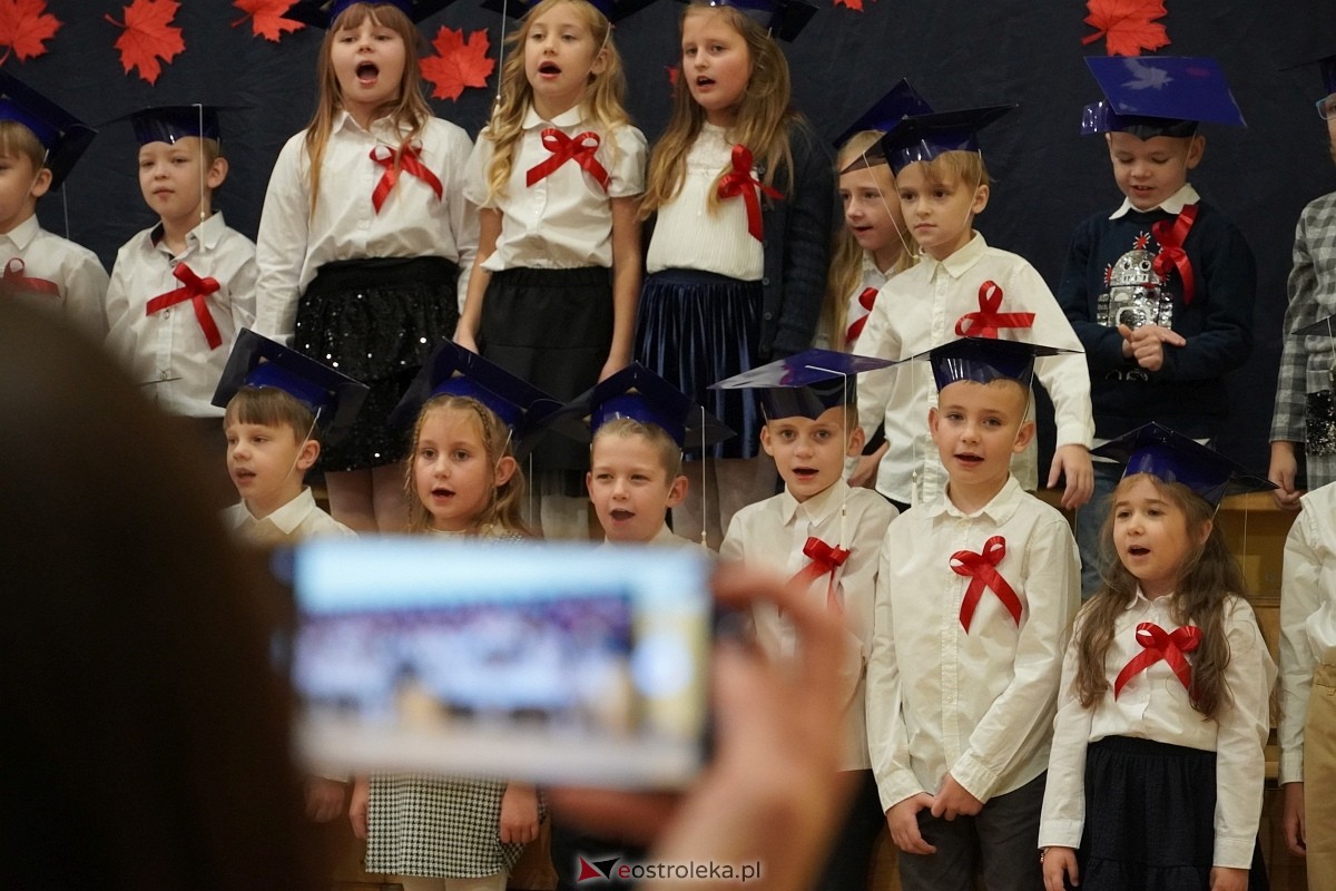 Pasowanie na ucznia w Szkole Podstawowej nr 6 w Ostrołęce [14.11.2024] - zdjęcie #45 - eOstroleka.pl