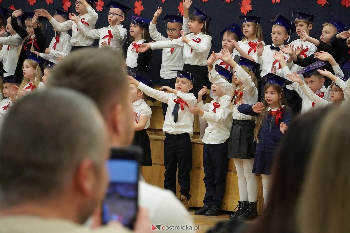 Pasowanie na ucznia w Szkole Podstawowej nr 6 w Ostrołęce [14.11.2024] - zdjęcie #42 - eOstroleka.pl