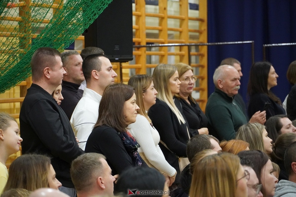 Pasowanie na ucznia w Szkole Podstawowej nr 6 w Ostrołęce [14.11.2024] - zdjęcie #28 - eOstroleka.pl