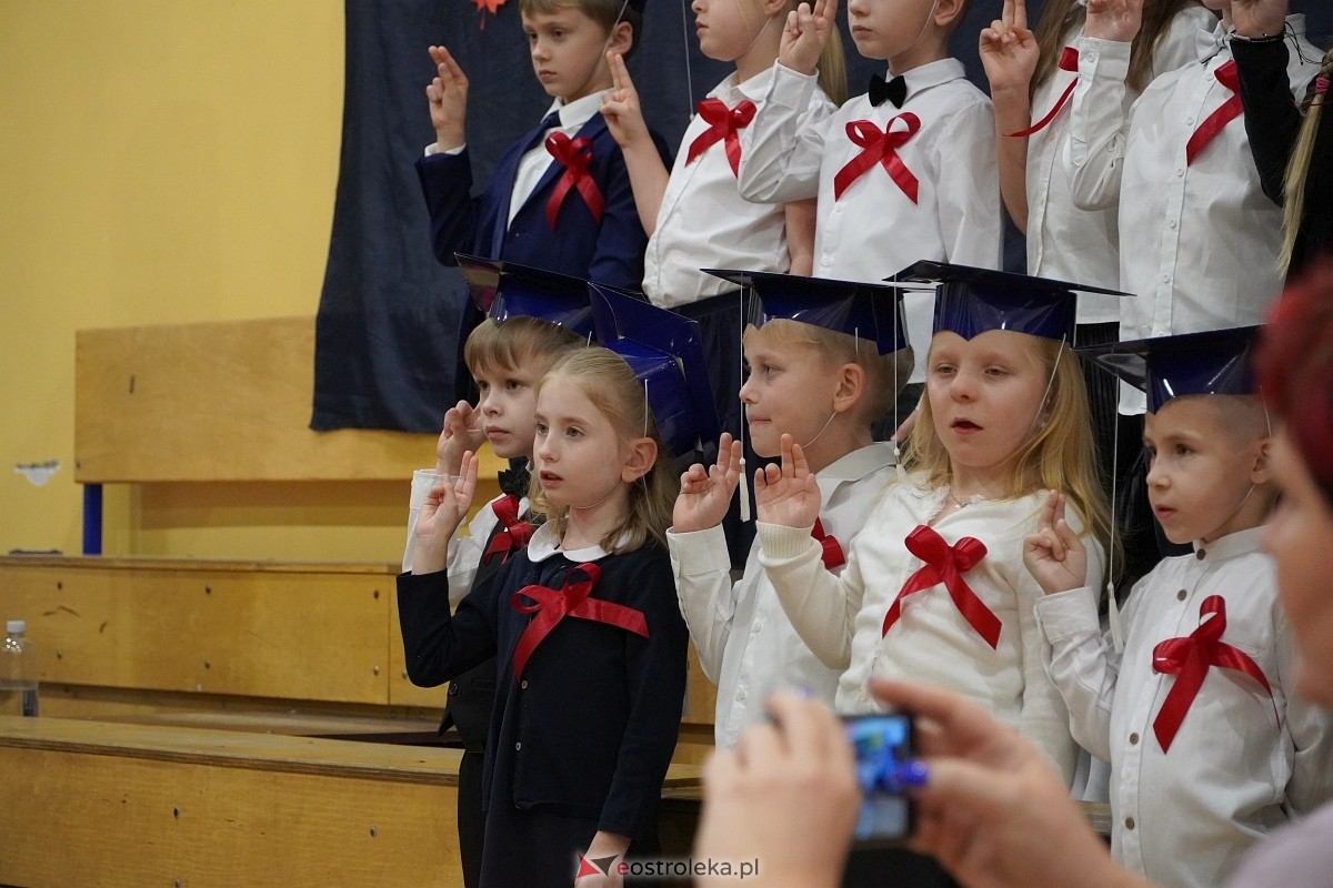 Pasowanie na ucznia w Szkole Podstawowej nr 6 w Ostrołęce [14.11.2024] - zdjęcie #17 - eOstroleka.pl