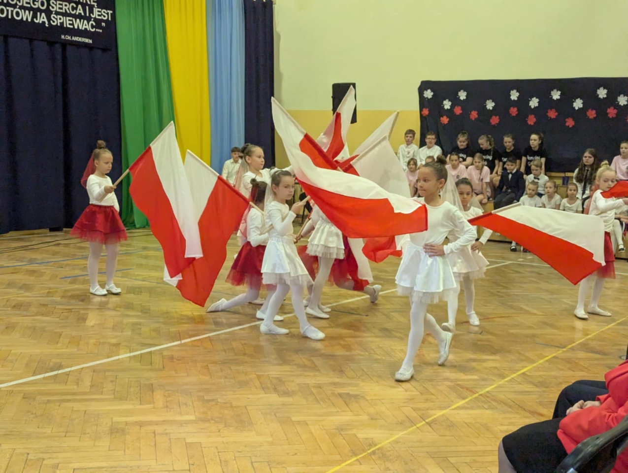 Święto patrona szkoły w SP 6 w Ostrołęce [15.11.2024] - zdjęcie #89 - eOstroleka.pl