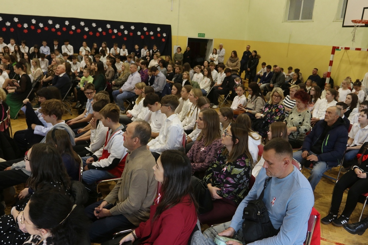 Święto patrona szkoły w SP 6 w Ostrołęce [15.11.2024] - zdjęcie #71 - eOstroleka.pl
