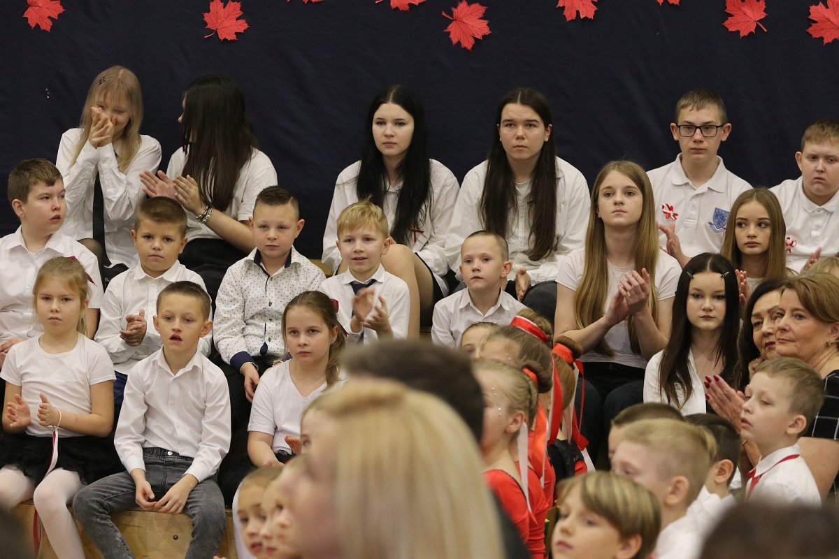 Święto patrona szkoły w SP 6 w Ostrołęce [15.11.2024] - zdjęcie #65 - eOstroleka.pl