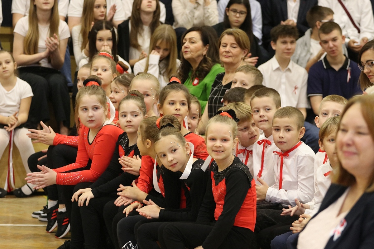 Święto patrona szkoły w SP 6 w Ostrołęce [15.11.2024] - zdjęcie #61 - eOstroleka.pl