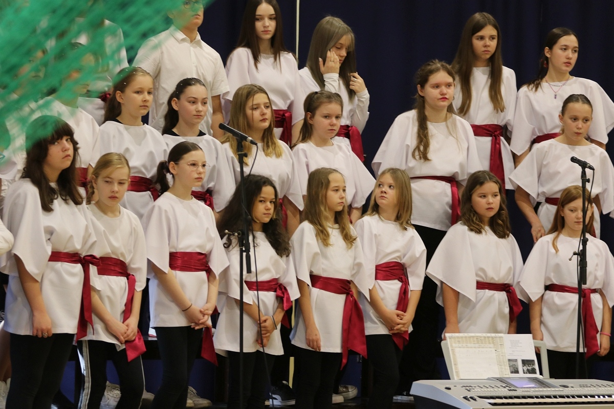 Święto patrona szkoły w SP 6 w Ostrołęce [15.11.2024] - zdjęcie #68 - eOstroleka.pl