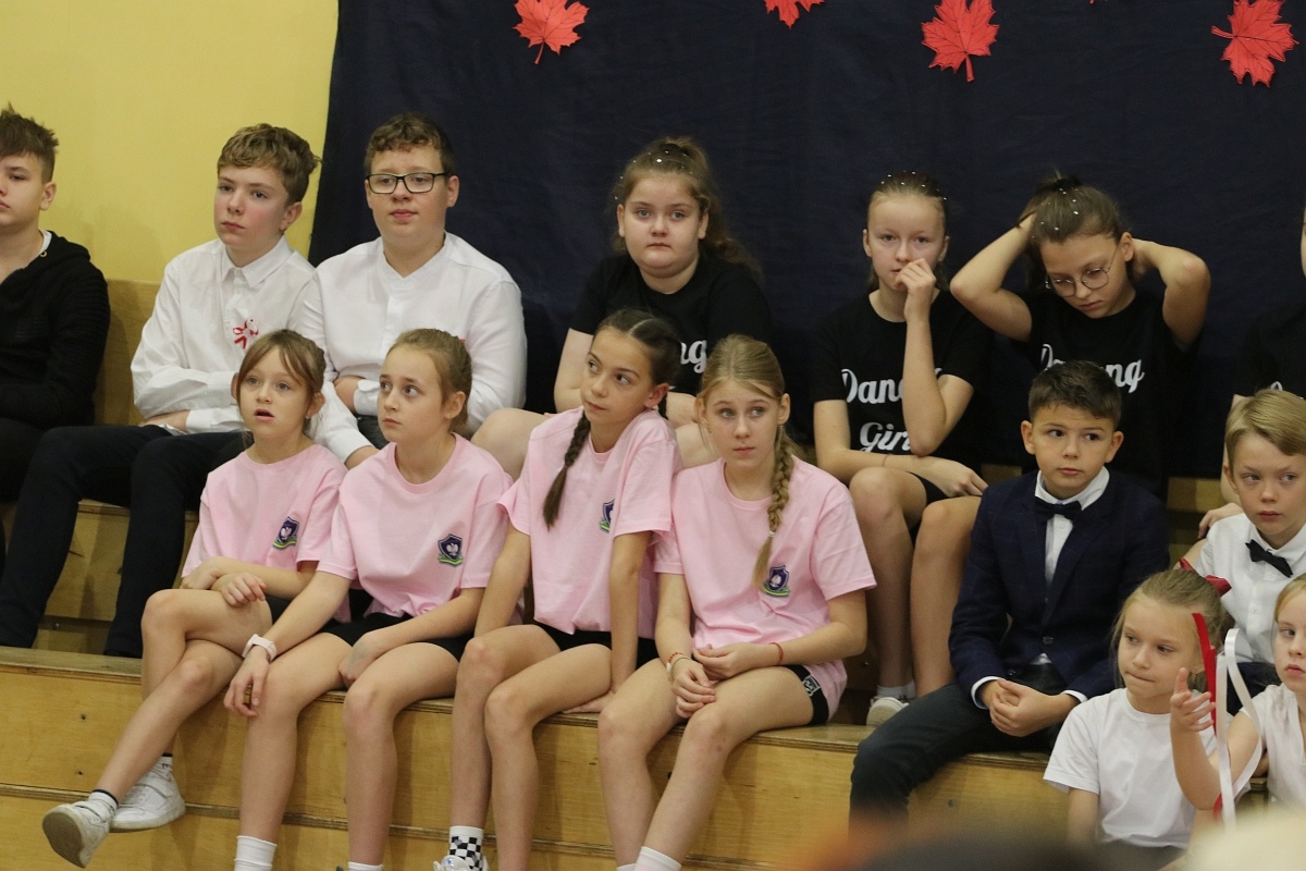 Święto patrona szkoły w SP 6 w Ostrołęce [15.11.2024] - zdjęcie #54 - eOstroleka.pl