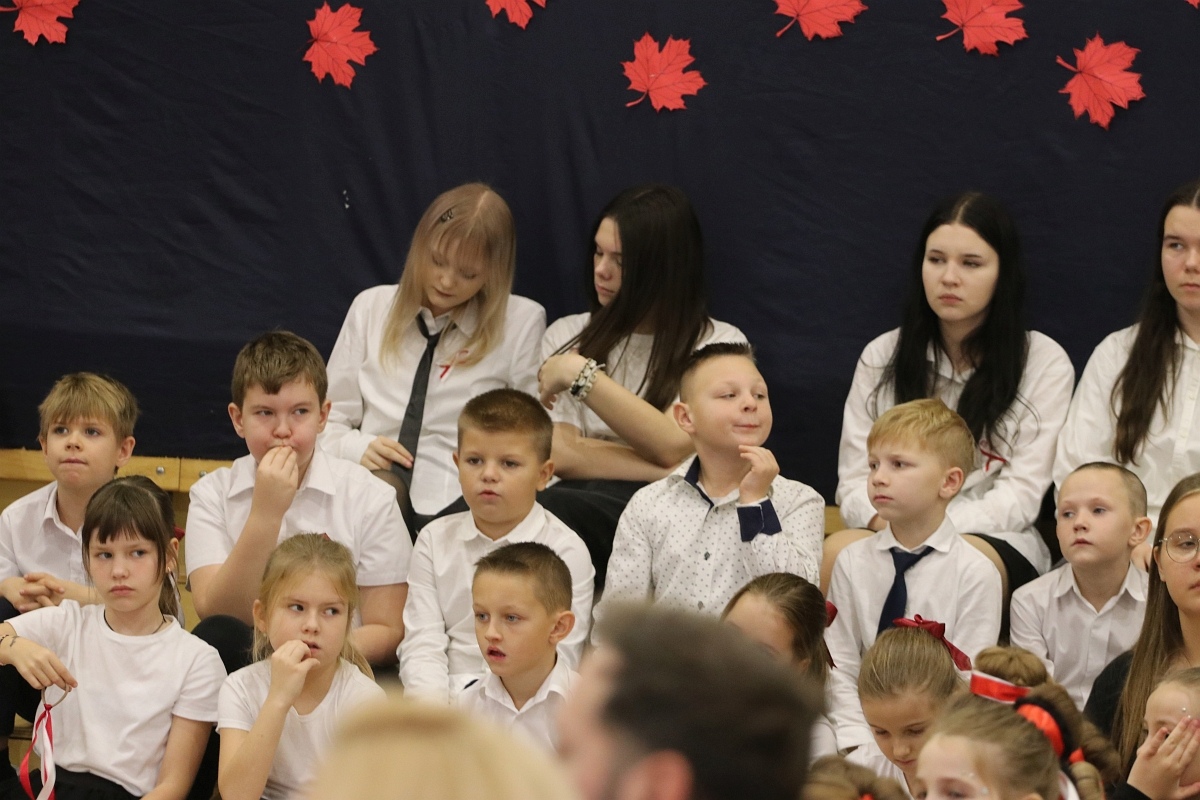 Święto patrona szkoły w SP 6 w Ostrołęce [15.11.2024] - zdjęcie #52 - eOstroleka.pl