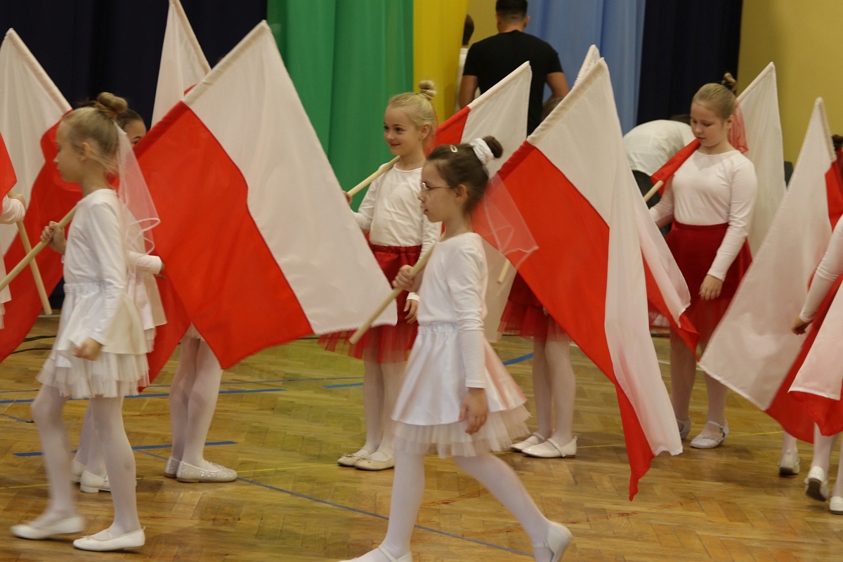 Święto patrona szkoły w SP 6 w Ostrołęce [15.11.2024] - zdjęcie #44 - eOstroleka.pl