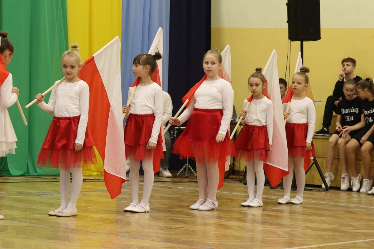 Święto patrona szkoły w SP 6 w Ostrołęce [15.11.2024] - zdjęcie #42 - eOstroleka.pl
