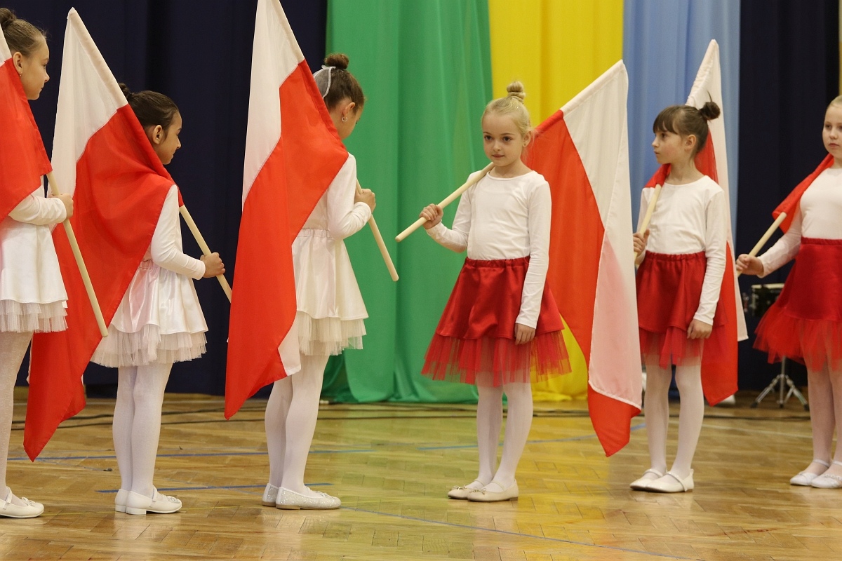 Święto patrona szkoły w SP 6 w Ostrołęce [15.11.2024] - zdjęcie #40 - eOstroleka.pl
