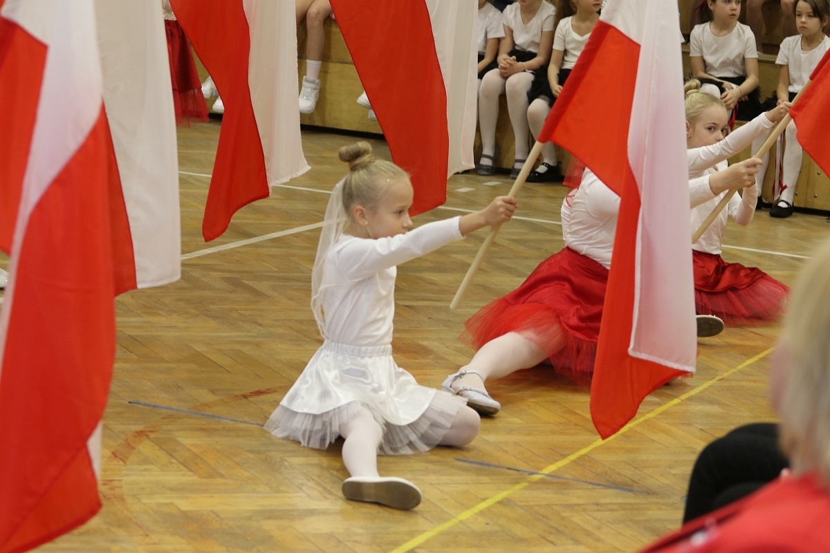 Święto patrona szkoły w SP 6 w Ostrołęce [15.11.2024] - zdjęcie #34 - eOstroleka.pl