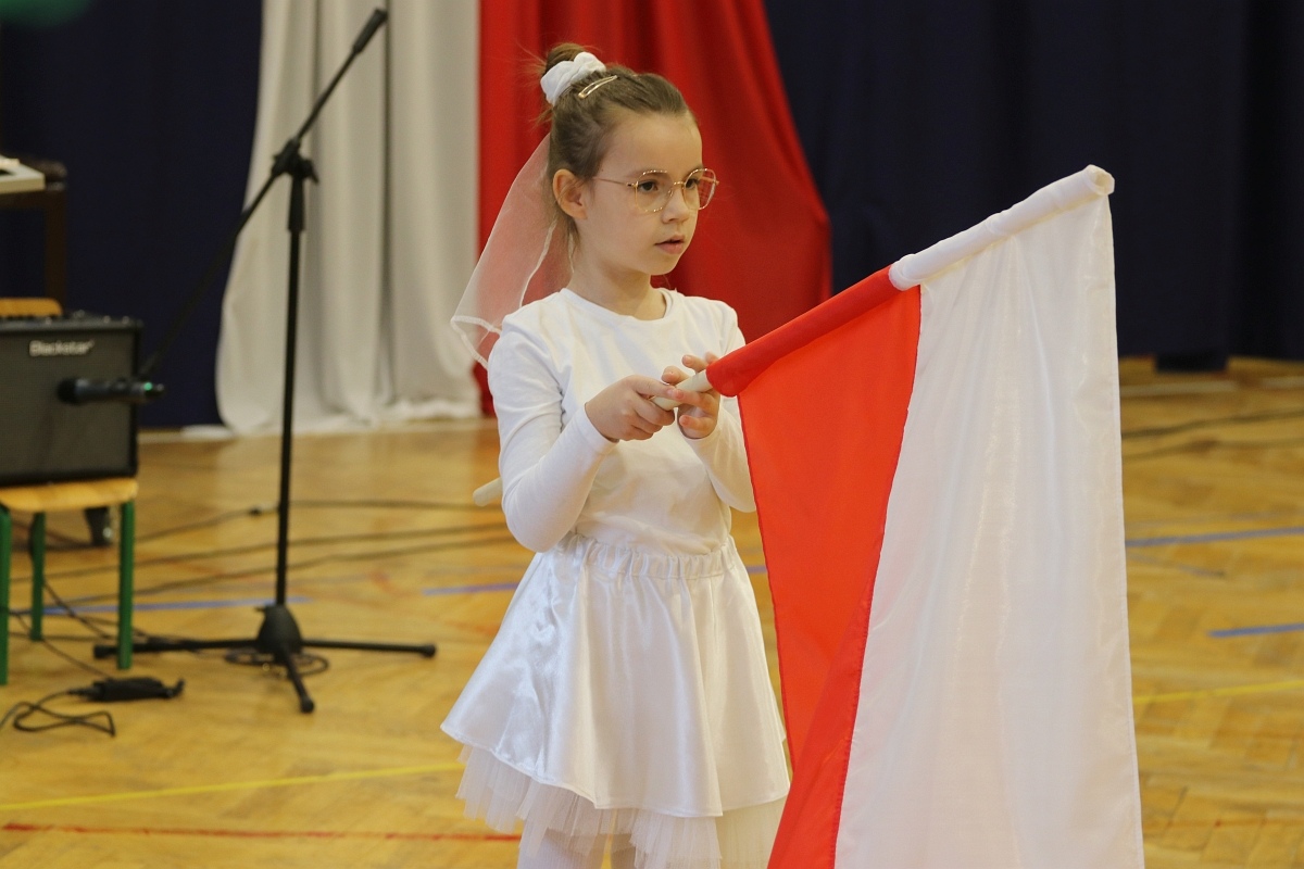 Święto patrona szkoły w SP 6 w Ostrołęce [15.11.2024] - zdjęcie #30 - eOstroleka.pl