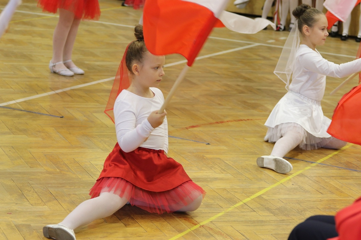 Święto patrona szkoły w SP 6 w Ostrołęce [15.11.2024] - zdjęcie #28 - eOstroleka.pl