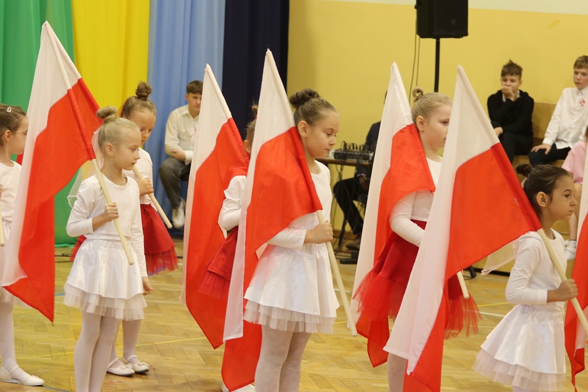 Święto patrona szkoły w SP 6 w Ostrołęce [15.11.2024] - zdjęcie #22 - eOstroleka.pl