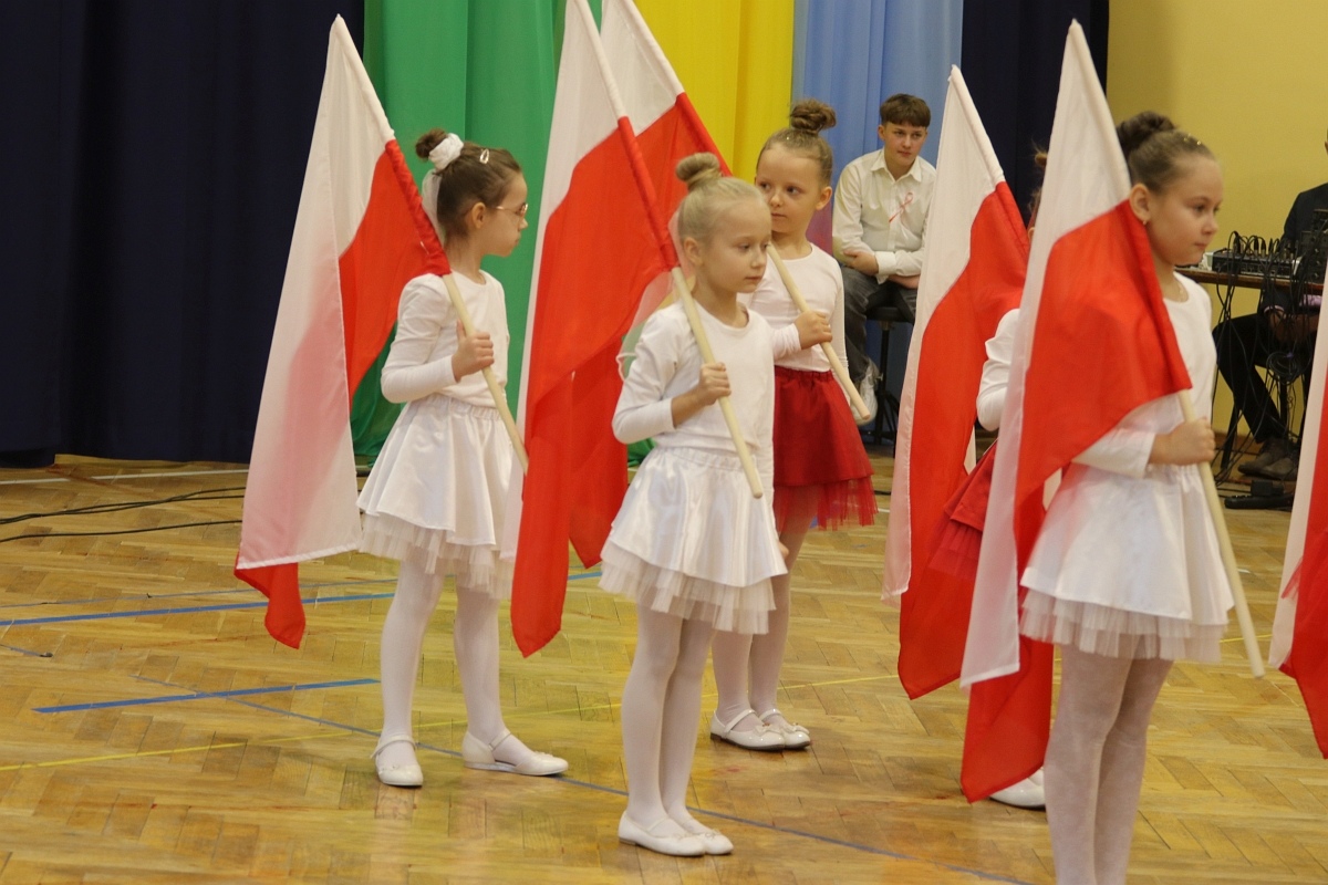 Święto patrona szkoły w SP 6 w Ostrołęce [15.11.2024] - zdjęcie #21 - eOstroleka.pl