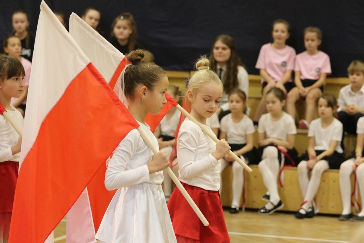 Święto patrona szkoły w SP 6 w Ostrołęce [15.11.2024] - zdjęcie #20 - eOstroleka.pl
