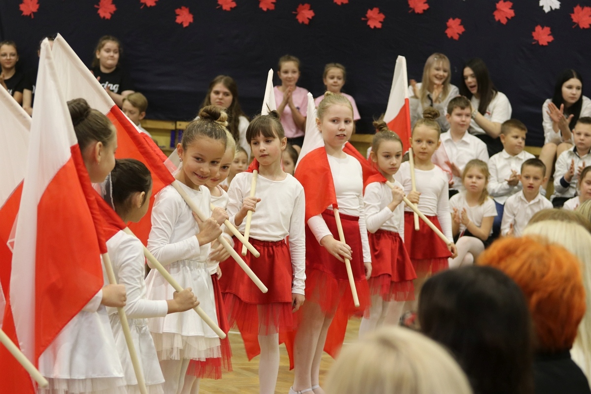 Święto patrona szkoły w SP 6 w Ostrołęce [15.11.2024] - zdjęcie #19 - eOstroleka.pl
