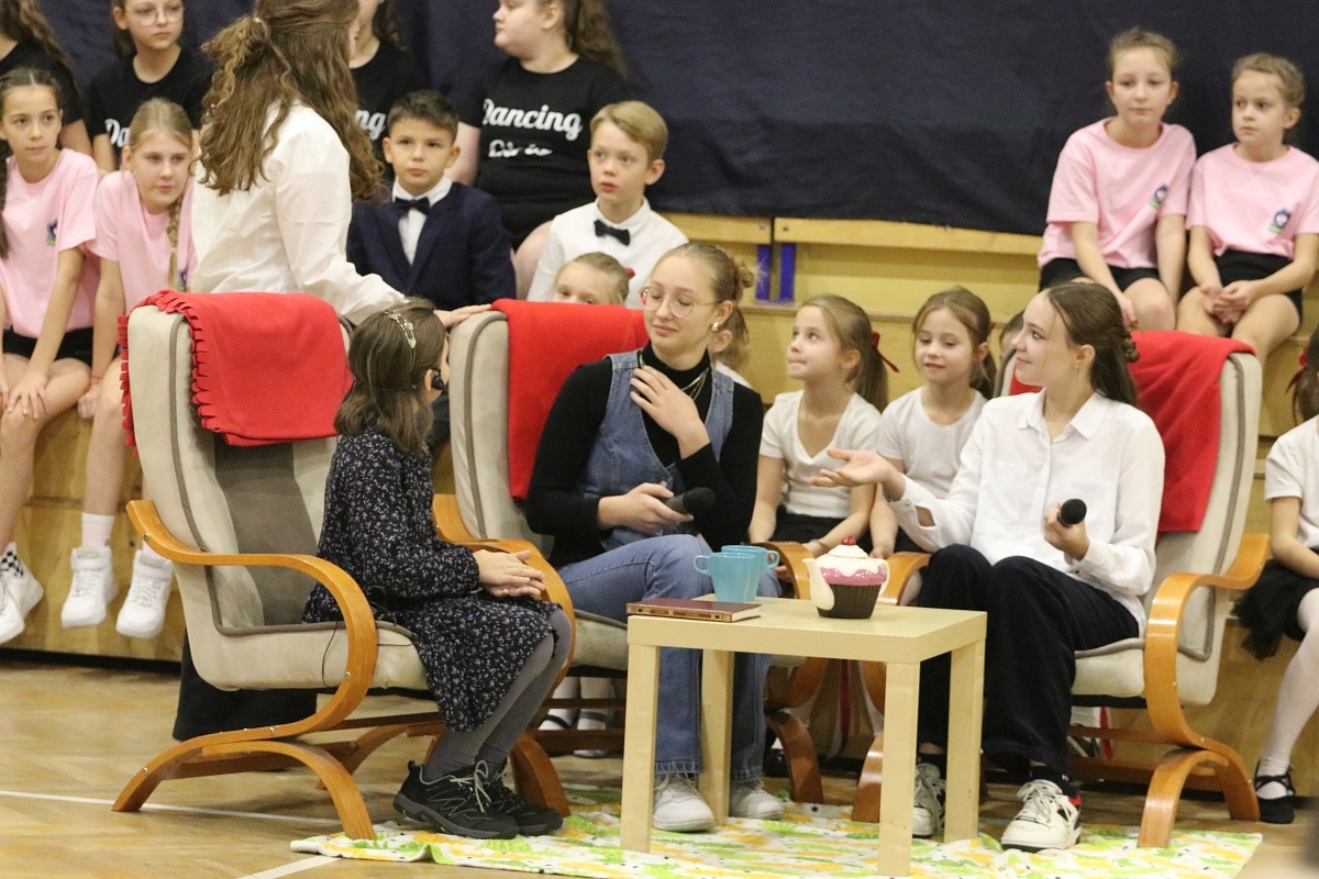 Święto patrona szkoły w SP 6 w Ostrołęce [15.11.2024] - zdjęcie #7 - eOstroleka.pl
