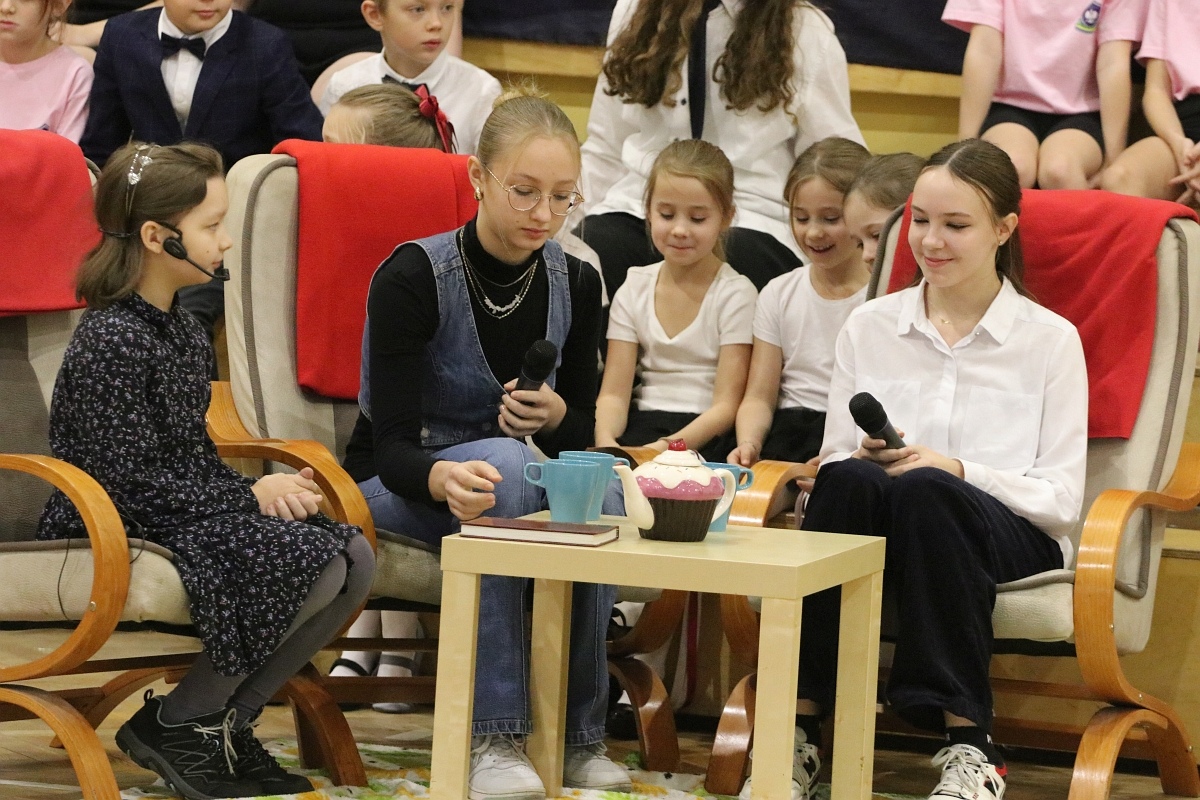 Święto patrona szkoły w SP 6 w Ostrołęce [15.11.2024] - zdjęcie #6 - eOstroleka.pl