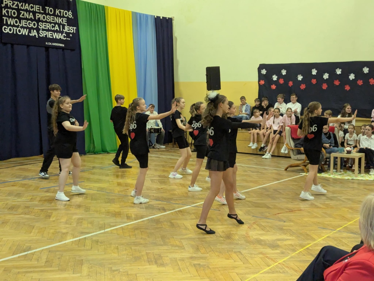 Święto patrona szkoły w SP 6 w Ostrołęce [15.11.2024] - zdjęcie #2 - eOstroleka.pl