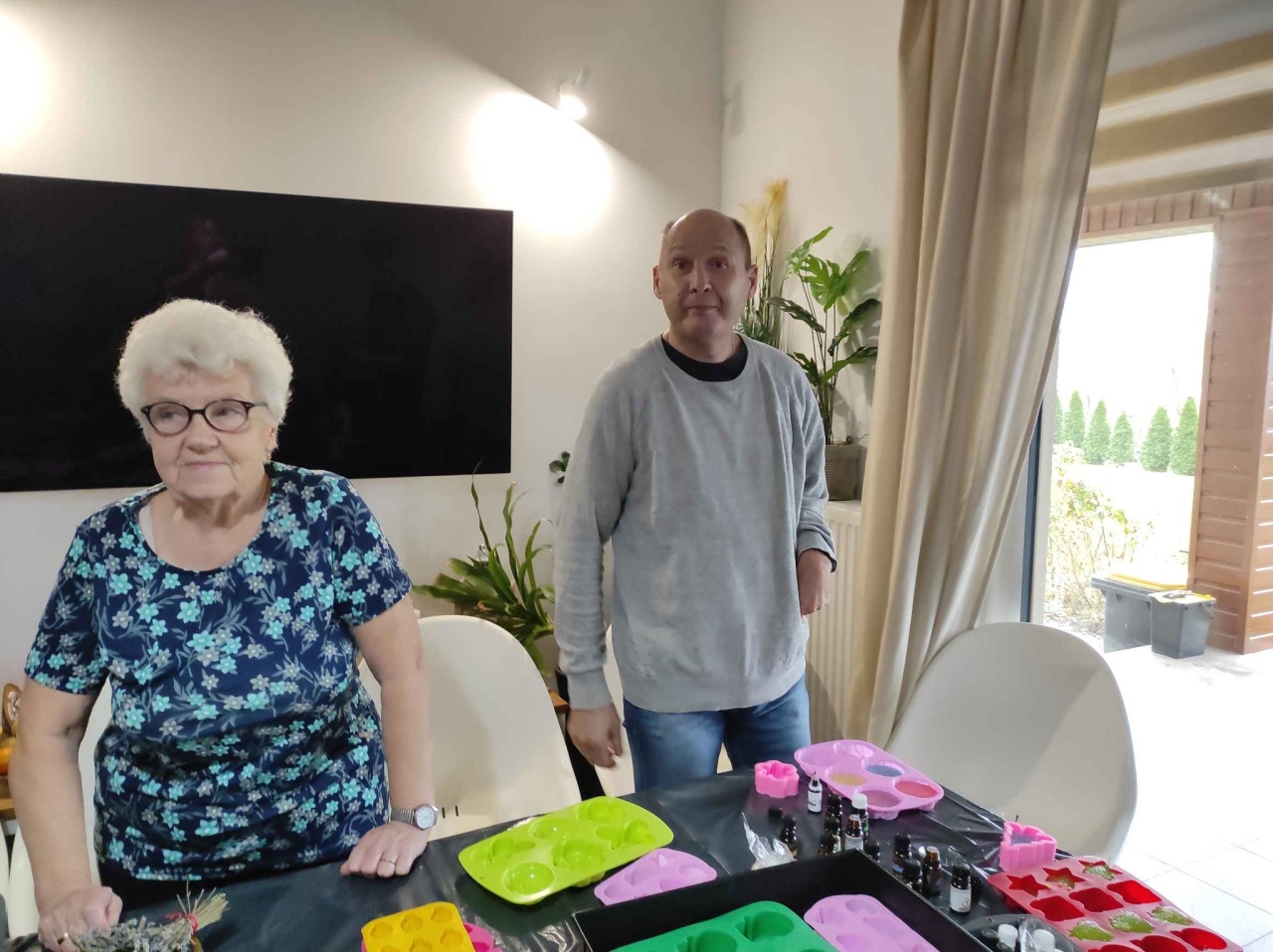 Warsztaty mydlarskie na Ogólnopolskim Dniu Seniora [15.11.2024] - zdjęcie #10 - eOstroleka.pl