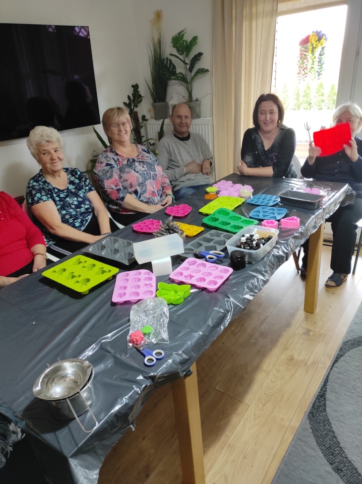 Warsztaty mydlarskie na Ogólnopolskim Dniu Seniora [15.11.2024] - zdjęcie #2 - eOstroleka.pl