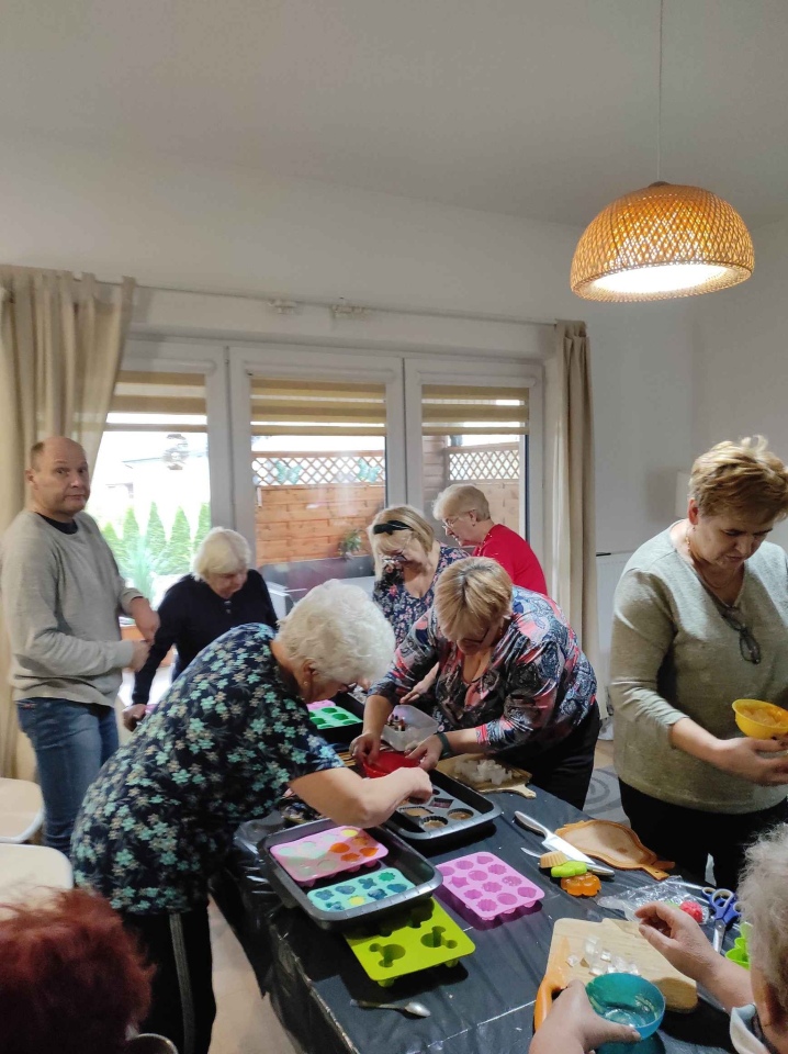 Warsztaty mydlarskie na Ogólnopolskim Dniu Seniora [15.11.2024] - zdjęcie #1 - eOstroleka.pl