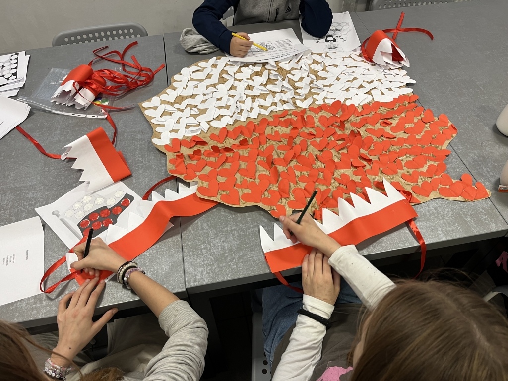 Patriotyczny Dzień w placówkach TPD [15.11.2024] - zdjęcie #16 - eOstroleka.pl