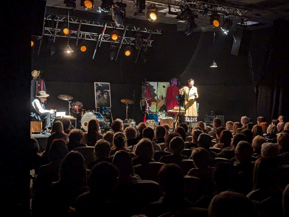 Spektakl - Dajmy się zaskoczyć miłości [15.11.2024] - zdjęcie #8 - eOstroleka.pl