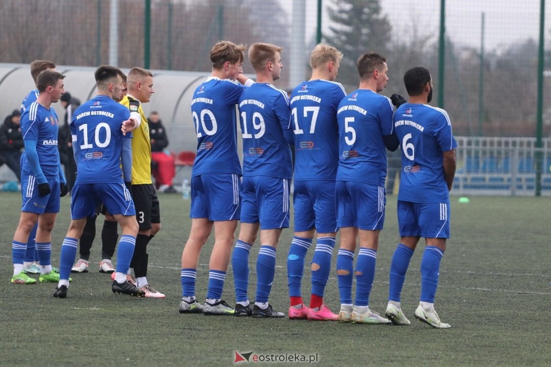 Narew Ostrołęka - Delta Słupno [16.11.2024] - zdjęcie #2 - eOstroleka.pl