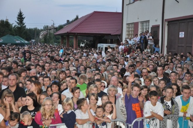 Enej na dożynkach w Lelisie (21.VIII.2011) - zdjęcie #24 - eOstroleka.pl