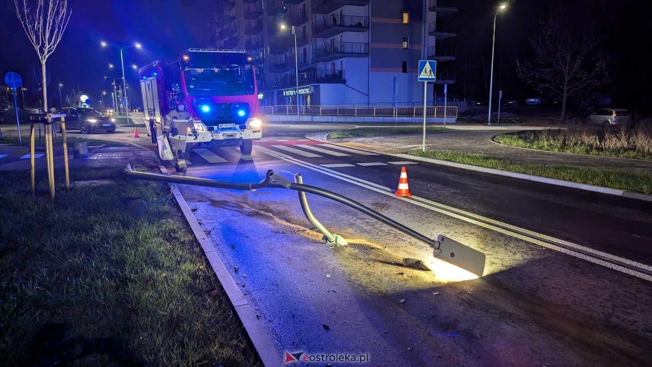 Wypadek przy ul. Gołasia [19.11.2024] - zdjęcie #14 - eOstroleka.pl