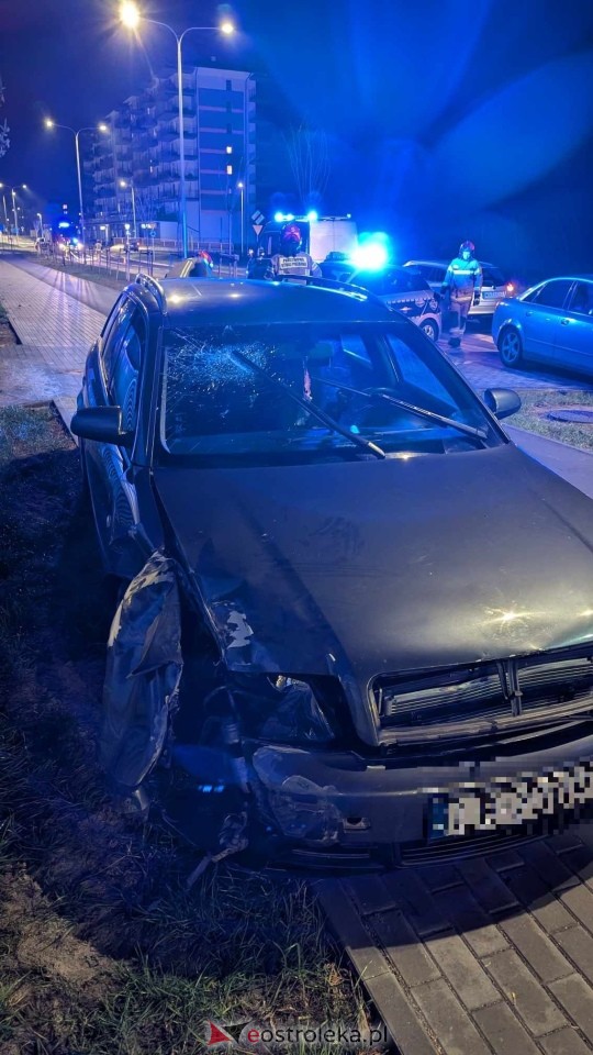 Wypadek przy ul. Gołasia [19.11.2024] - zdjęcie #12 - eOstroleka.pl
