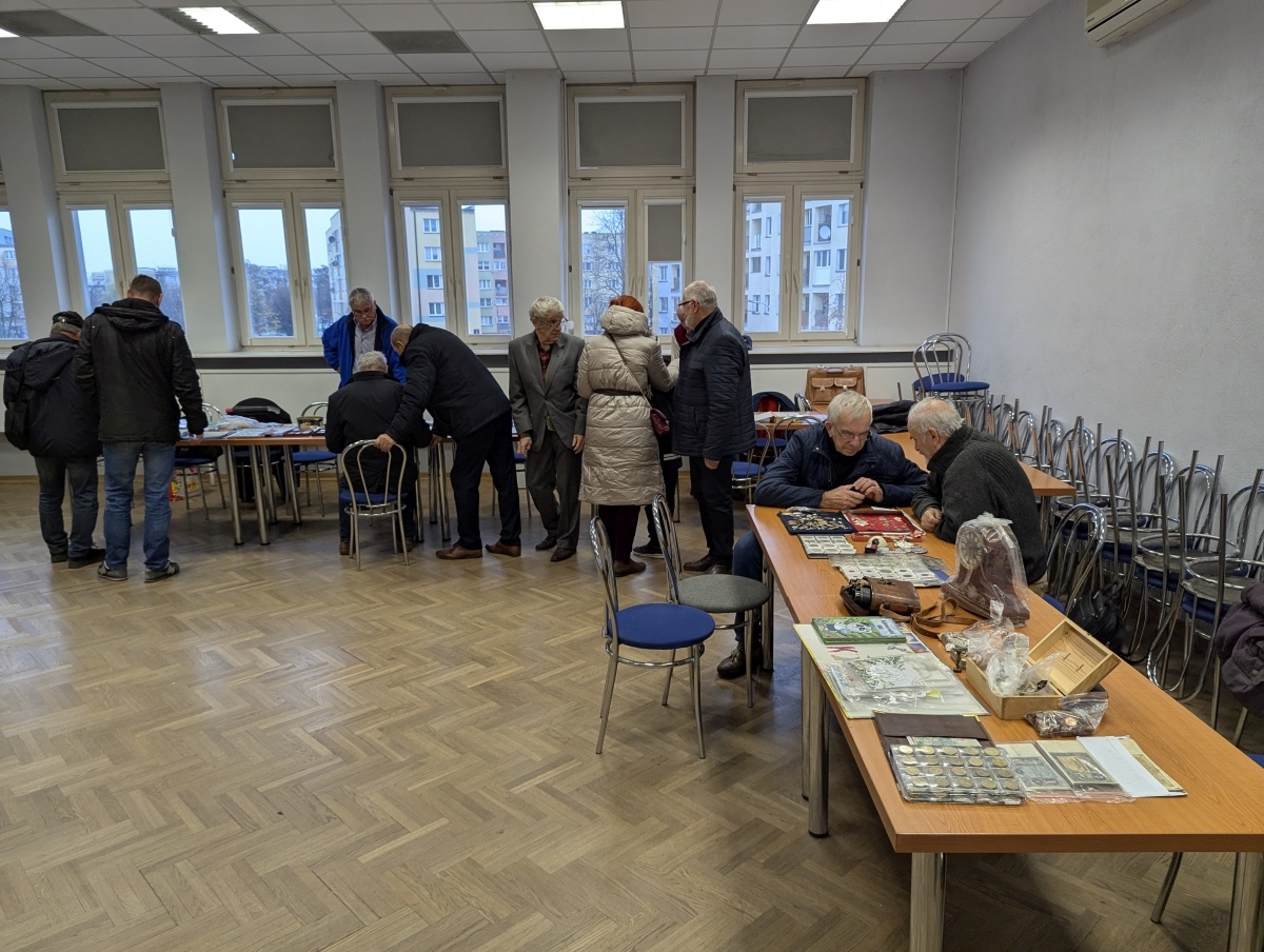Giełda kolekcjonerska w Klubie Lokator [17.11.2024] - zdjęcie #36 - eOstroleka.pl