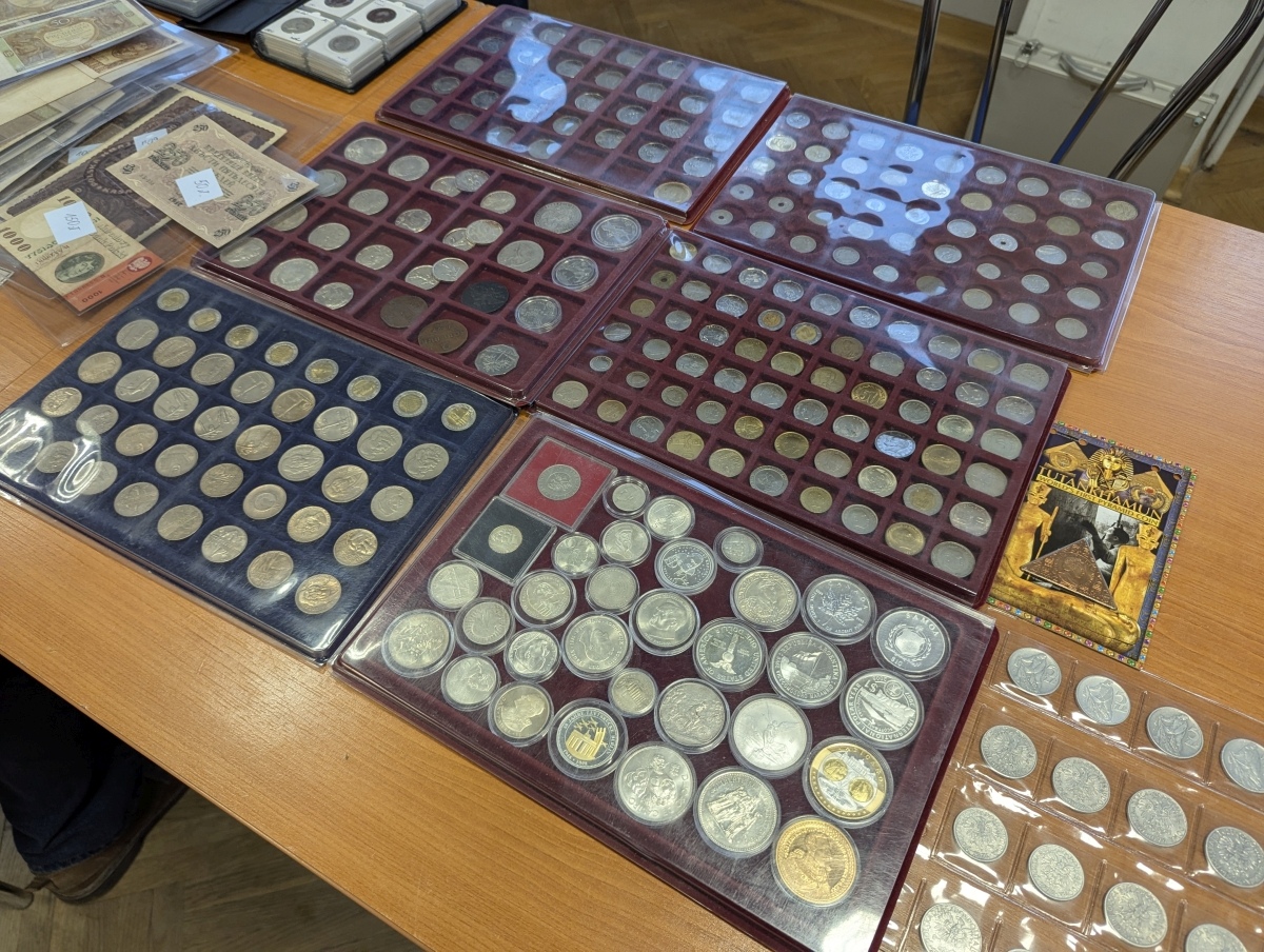 Giełda kolekcjonerska w Klubie Lokator [17.11.2024] - zdjęcie #24 - eOstroleka.pl