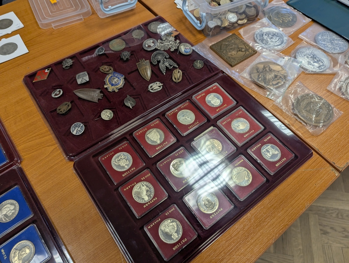 Giełda kolekcjonerska w Klubie Lokator [17.11.2024] - zdjęcie #12 - eOstroleka.pl