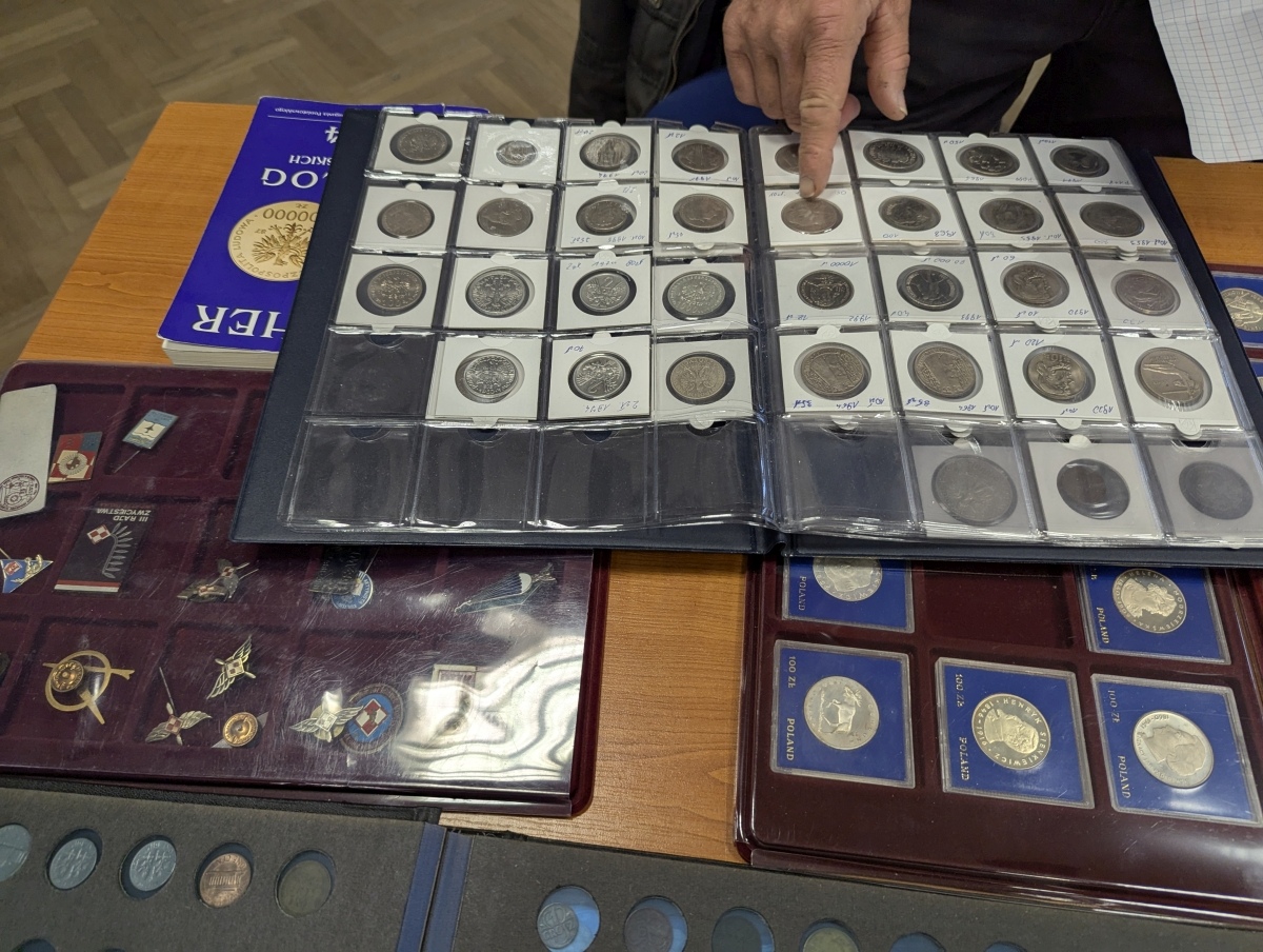 Giełda kolekcjonerska w Klubie Lokator [17.11.2024] - zdjęcie #11 - eOstroleka.pl