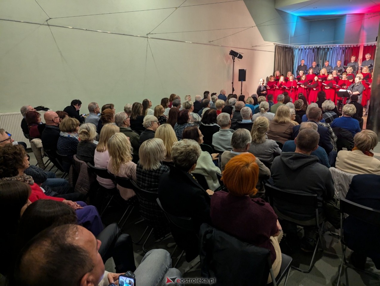 Koncert Ostrołęckiego Chóru Kameralnego [17.11.2024] - zdjęcie #8 - eOstroleka.pl
